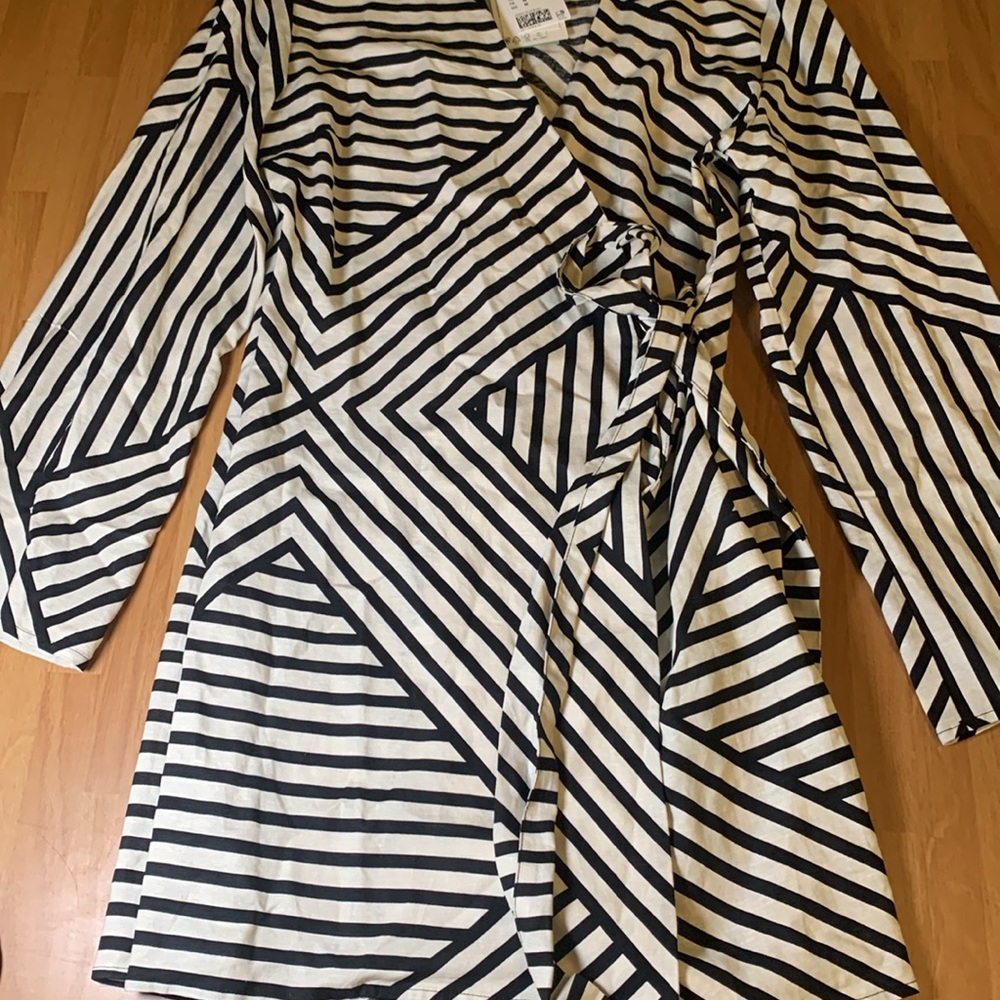 H&M Linen Blend Wrap Dress Geometric Stripes Size Medium NWT - Picture 6 of 12